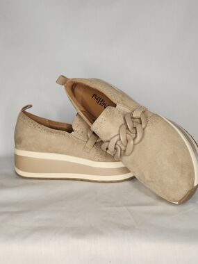 Mad Love Suede Neutral Beige Platform Slip-On Sneaker Chain Detail 8.5